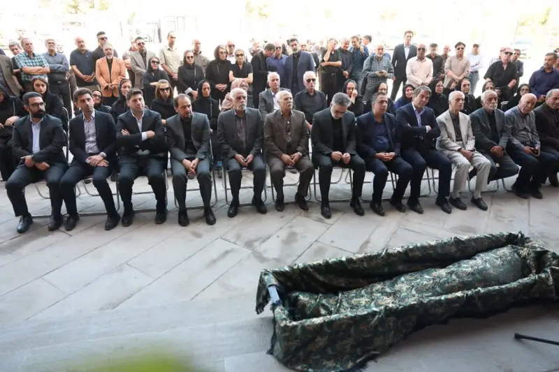 پیکر استاد نواب‌زاده در کرمان تشییع شد