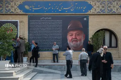 مراسم یادبود اکبر عبدی در مسجد بلال