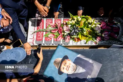 مادر اکبر عبدی: روح پسرم را شاد کردید