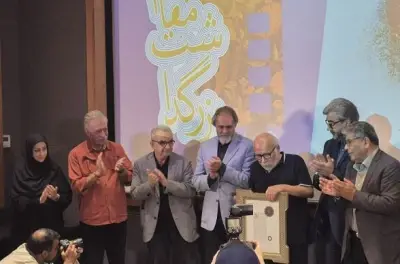 علیرضا داودنژاد نشان‌دار شد/ بوسه زهرا بر دستان پدر در فقدان رضا